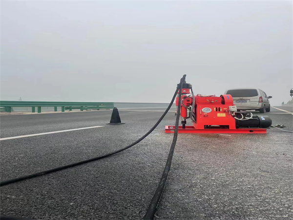 来凤马路路基路面开裂下沉注浆加固灌浆